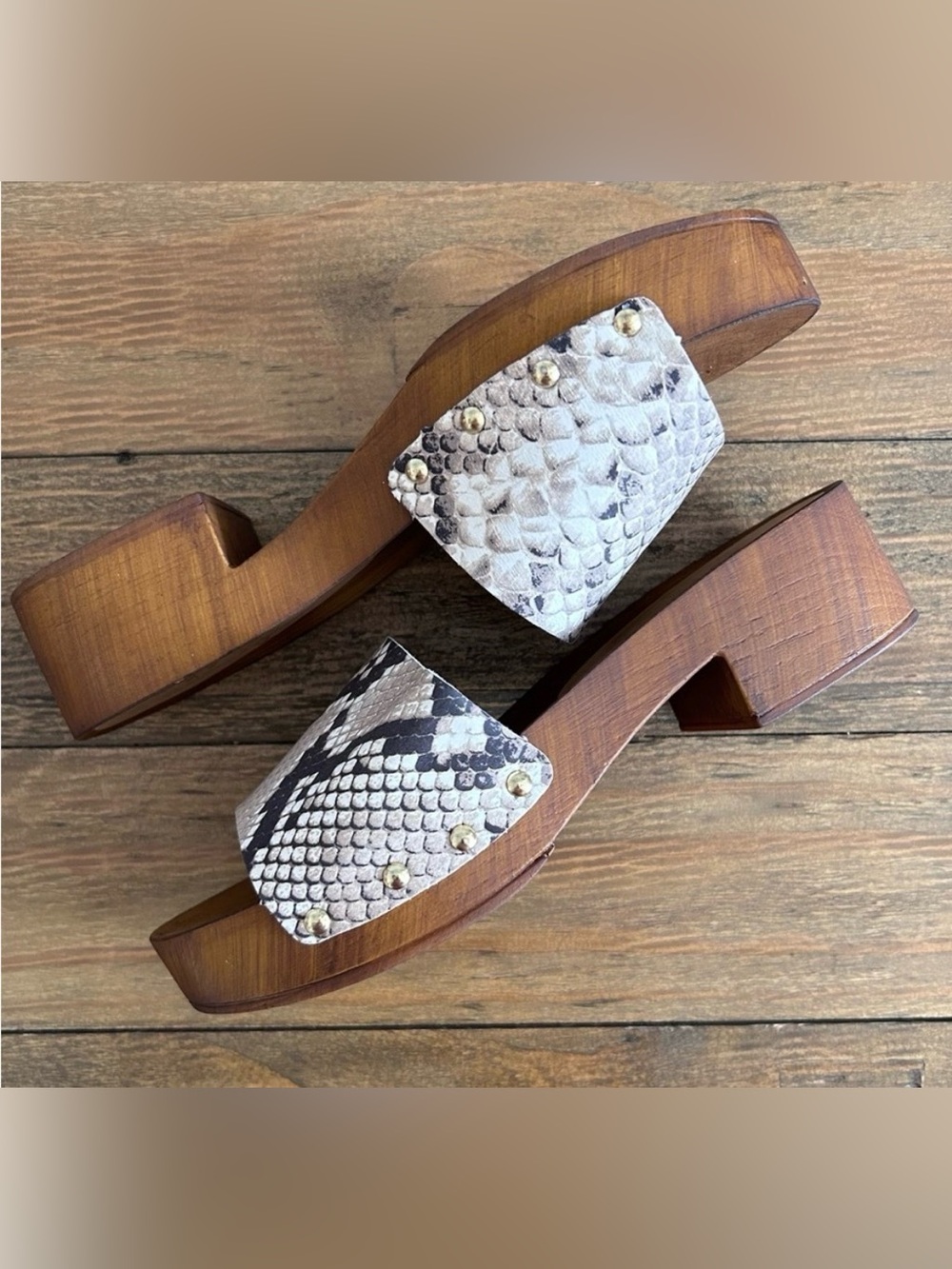 VINCE CAMUTO Wood platform neutral snakeskin slide sandals with gold-tone studs
